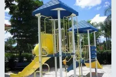 9640 NW 2 St #5106, Pembroke Pines, FL 33024 - Photo 13
