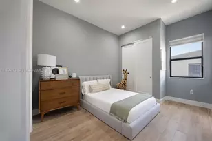 8026 NW 43rd St, Doral, FL 33166 - Photo 11