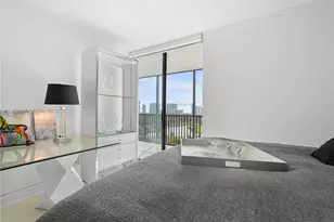 20301 W Country Club Dr, Aventura, FL 33180 - Photo 9