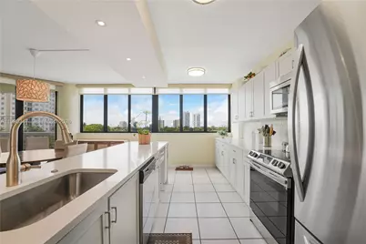 20185 E Country Club Dr #405, Aventura, FL 33180 - Photo 3