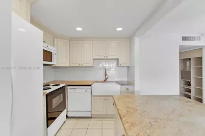 294 Brittany G #294, Delray Beach, FL 33446 - Photo 19