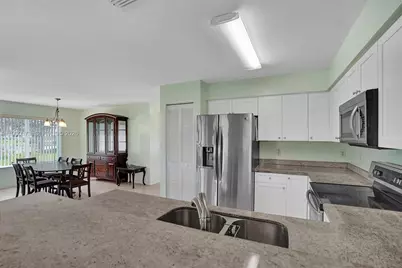 1726 SW 110th Ter, Davie, FL 33324 - Photo 17