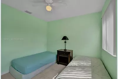 1726 SW 110th Ter, Davie, FL 33324 - Photo 35