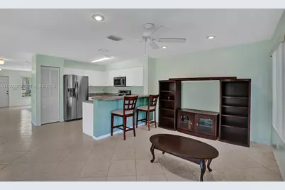 1726 SW 110th Ter, Davie, FL 33324 - Photo 15