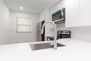 10330 NW 8th St, Pembroke Pines, FL 33026 - Photo 13