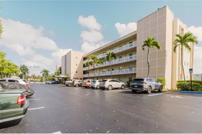 424 SE 10th St #204, Dania Beach, FL 33004 - Photo 3