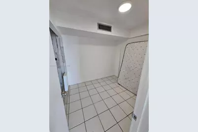 7135 Collins Ave #1821, Miami Beach, FL 33141 - Photo 9