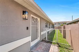 5477 Grande Palm Cir, Delray Beach, FL 33484 - Photo 3