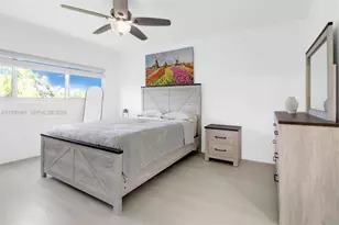 700 SW 137th Ave, Pembroke Pines, FL 33027 - Photo 9