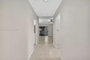10424 NW 70th Ct, Tamarac, FL 33321 - Photo 3