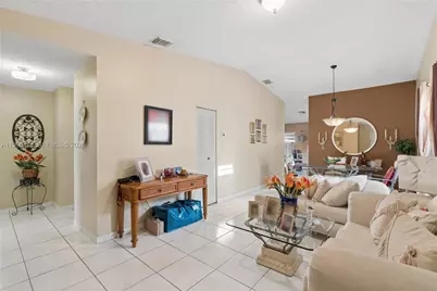 8798 NW 111th Ter, Hialeah Gardens, FL 33018 - Photo 5