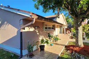 15585 SW 76th Ln, Miami, FL 33193 - Photo 5