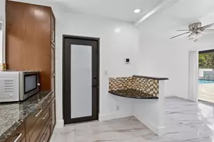 620 Camellia Ct, Plantation, FL 33317 - Photo 5