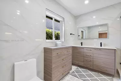 261 NE 47th St, Miami, FL 33137 - Photo 37