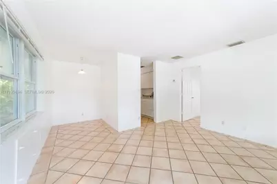 924 NE 17th Ter #1, Fort Lauderdale, FL 33304 - Photo 3