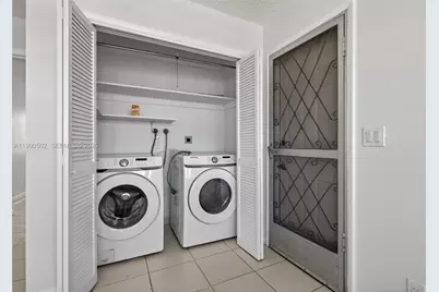 329 SE 3rd St #502T, Hallandale Beach, FL 33009 - Photo 19