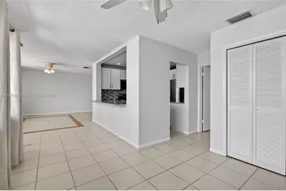 329 SE 3rd St #502T, Hallandale Beach, FL 33009 - Photo 17