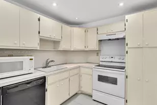 300 Bayview Dr, Sunny Isles Beach, FL 33160 - Photo 37