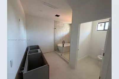 2800 SW 38th Ct, Miami, FL 33134 - Photo 9