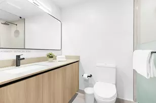 121 NE 5th St, Miami, FL 33132 - Photo 13