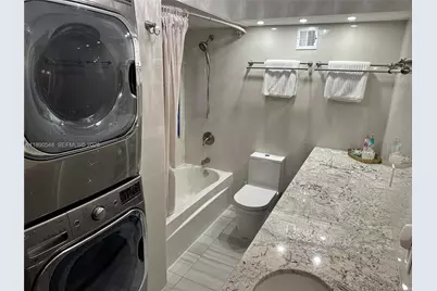 6039 Collins Ave #1431, Miami Beach, FL 33140 - Photo 11