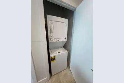 1050 Brickell Av #1406, Miami, FL 33131 - Photo 9