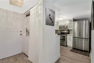 2600 Collins Ave, Miami Beach, FL 33140 - Photo 3