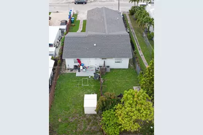 119/121 NW 17th Pl, Miami, FL 33125 - Photo 7