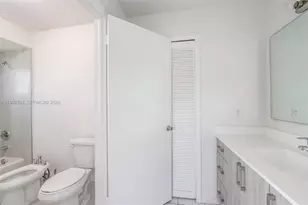 119-121 NW 17th Pl, Miami, FL 33125 - Photo 15