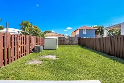 119/121 NW 17th Pl, Miami, FL 33125 - Photo 23