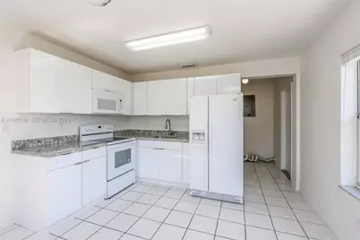 119/121 NW 17th Pl, Miami, FL 33125 - Photo 11