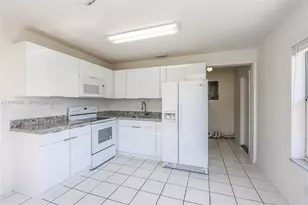 119-121 NW 17th Pl, Miami, FL 33125 - Photo 11