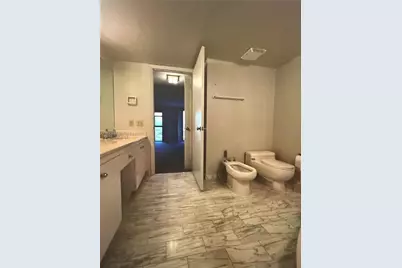 2000 Towerside Ter #1005, Miami, FL 33138 - Photo 9
