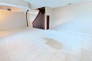 1040 NW 185th Ave, Pembroke Pines, FL 33029 - Photo 15