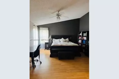 1040 NW 185th Ave, Pembroke Pines, FL 33029 - Photo 17