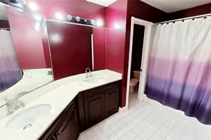 1040 NW 185th Ave, Pembroke Pines, FL 33029 - Photo 41