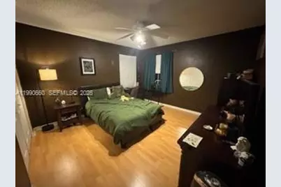 1040 NW 185th Ave, Pembroke Pines, FL 33029 - Photo 23