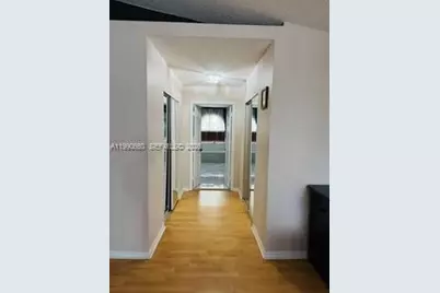 1040 NW 185th Ave, Pembroke Pines, FL 33029 - Photo 19