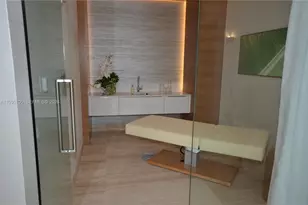 16385 Biscayne Blvd, North Miami Beach, FL 33160 - Photo 11