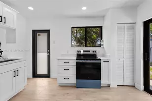 14171 SW 37th Ct, Davie, FL 33330 - Photo 9