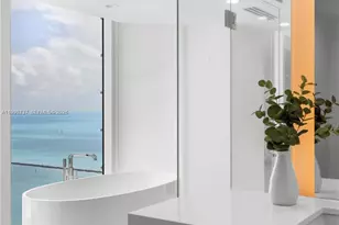 300 South Pointe Dr, Miami Beach, FL 33139 - Photo 9