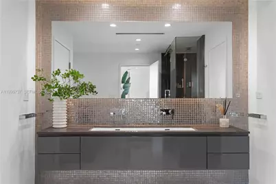 300 S Pointe Dr #3405, Miami Beach, FL 33139 - Photo 17