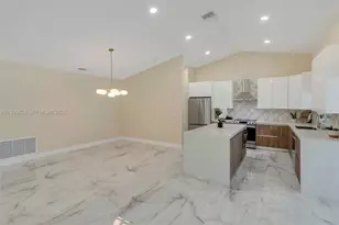 10425 NW 48th Manor, Coral Springs, FL 33076 - Photo 7