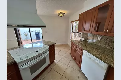 8910 SW 4th Ln, Miami, FL 33174 - Photo 35