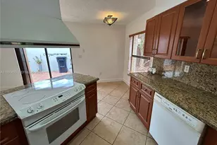 8910 SW 4th Ln, Miami, FL 33174 - Photo 35