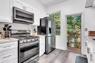 910 Lenox Ave., Miami Beach, FL 33139 - Photo 11