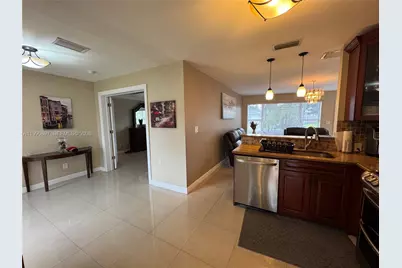 1460 NE 30th Ct, Pompano Beach, FL 33064 - Photo 7