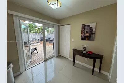1460 NE 30th Ct, Pompano Beach, FL 33064 - Photo 11