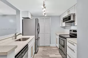 9777 Westview Dr, Coral Springs, FL 33076 - Photo 5