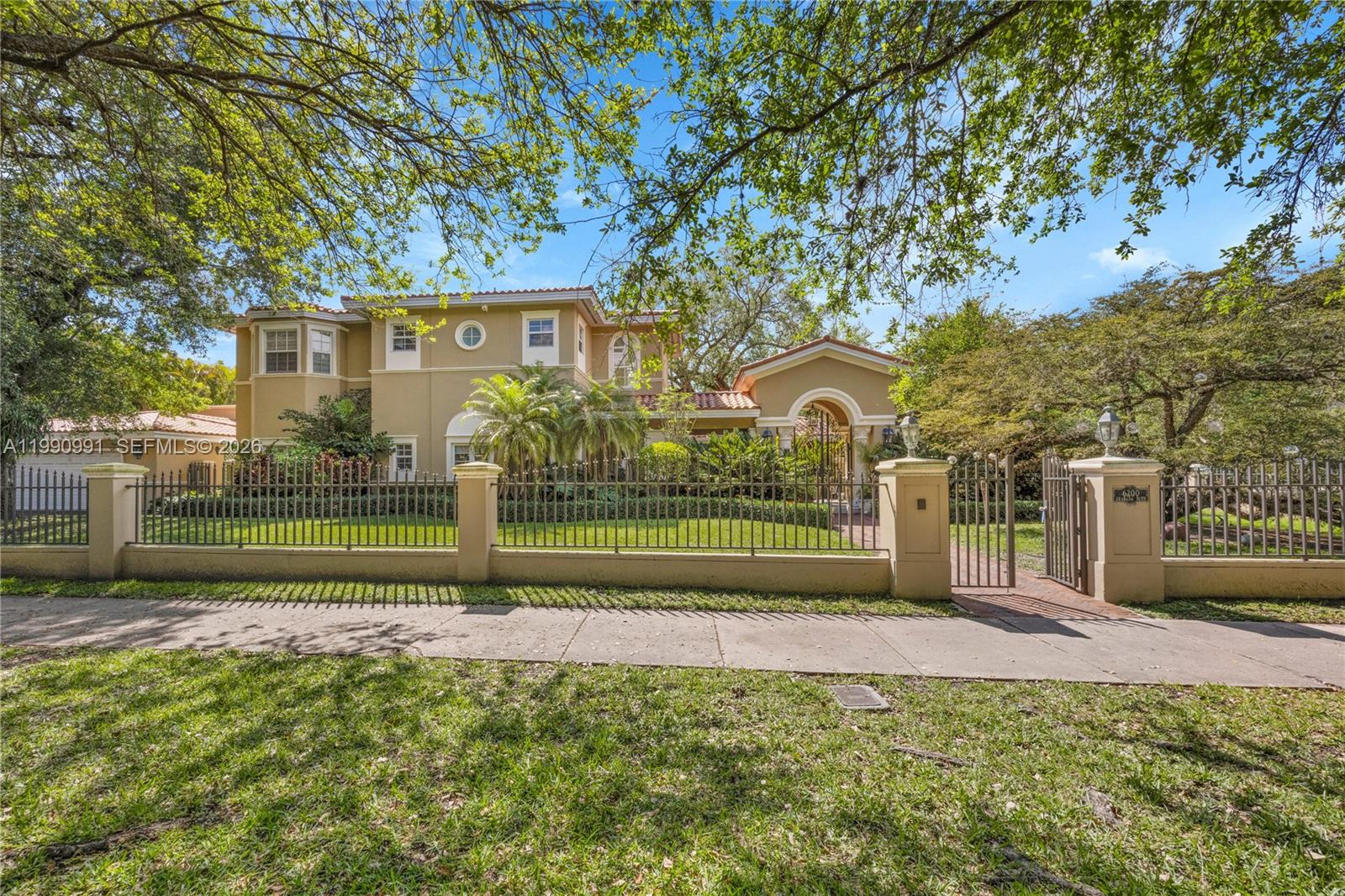 6200 Granada Blvd - 6200 Granada Blvd, Coral Gables, FL 33146 Luxury Property | Jose Angel Pina